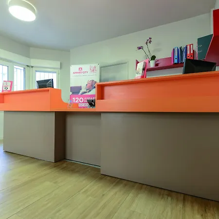 Appart'city Classic La Apartmanhotel